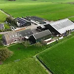 Hooiberghut Op Boerderij Casa de Férias
